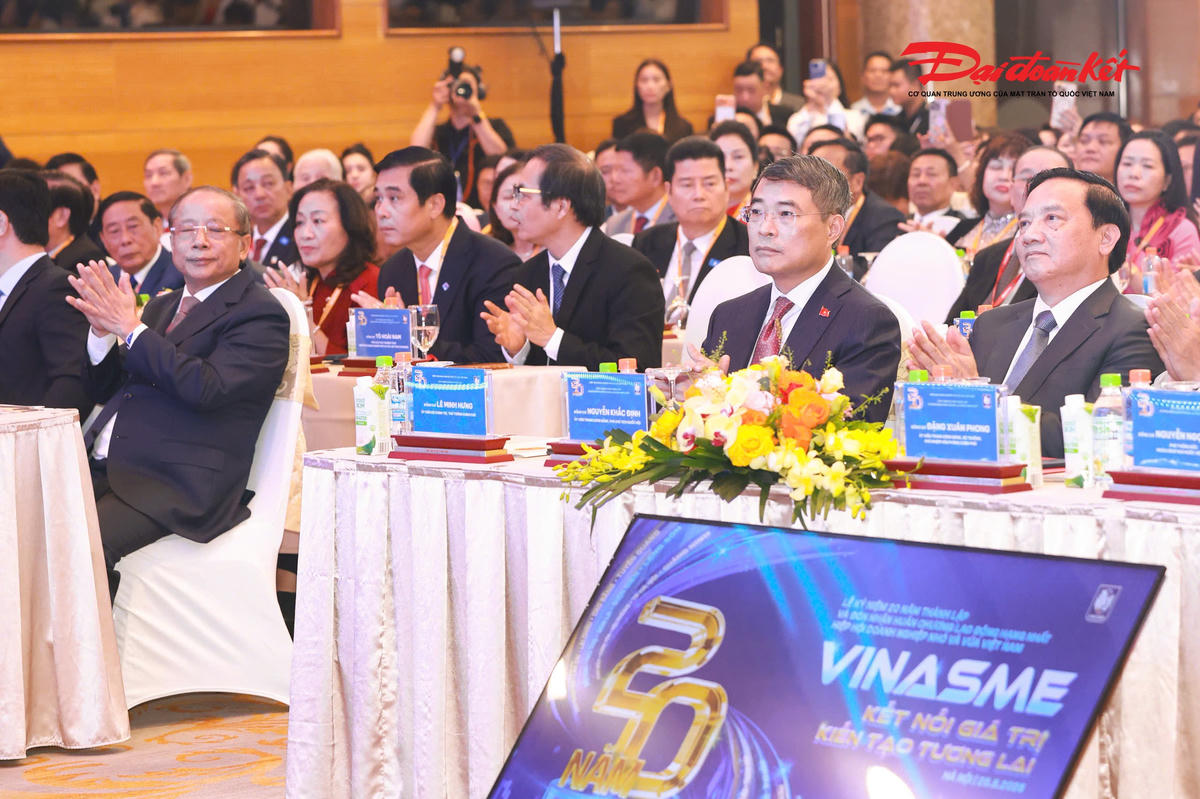 Thủ tướng Chính phủ Lê Minh Hưng dự Lễ kỷ niệm 20 năm thành lập Hiệp hội Doanh nghiệp nhỏ và vừa Việt Nam. (Ảnh: Quang Vinh)