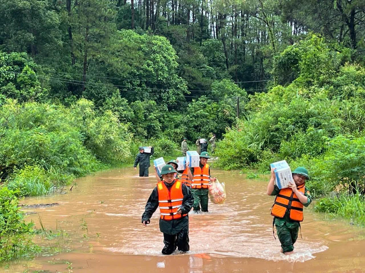Bộ đội Biên phòng Lạng Sơn sát cánh cùng người dân vùng lũ