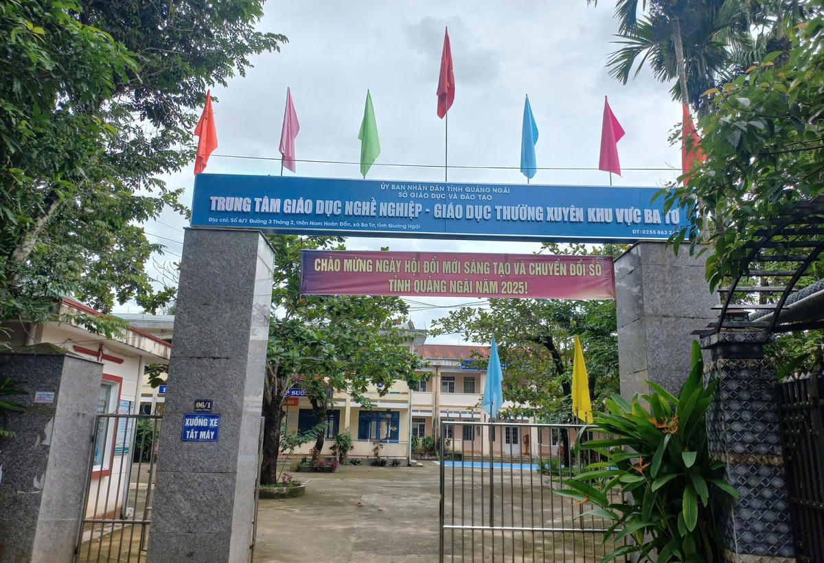 Trung tâm GDNN-GDTX khu vực Ba Tơ sáp nhập với Trung tâm GDNN-GDTX khu vực Đức Phổ. Ảnh: BT.