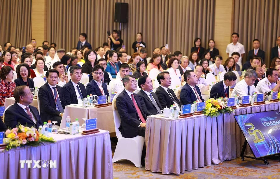 Thủ tướng Lê Minh Hưng dự Lễ kỷ niệm 20 năm thành lập Hiệp hội Doanh nghiệp nhỏ và vừa Việt Nam. (Ảnh: Dương Giang/TTXVN)