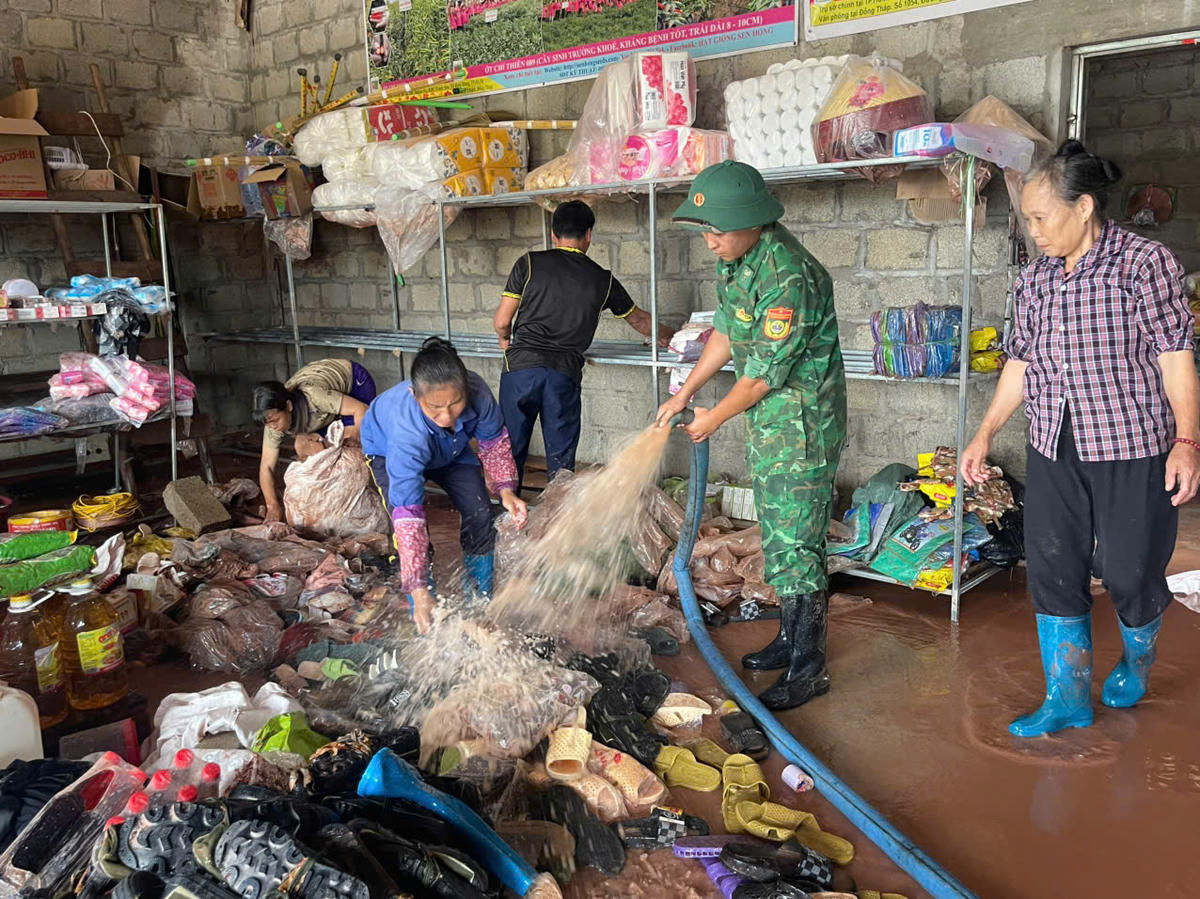 Bộ đội Biên phòng Lạng Sơn sát cánh cùng người dân vùng lũ