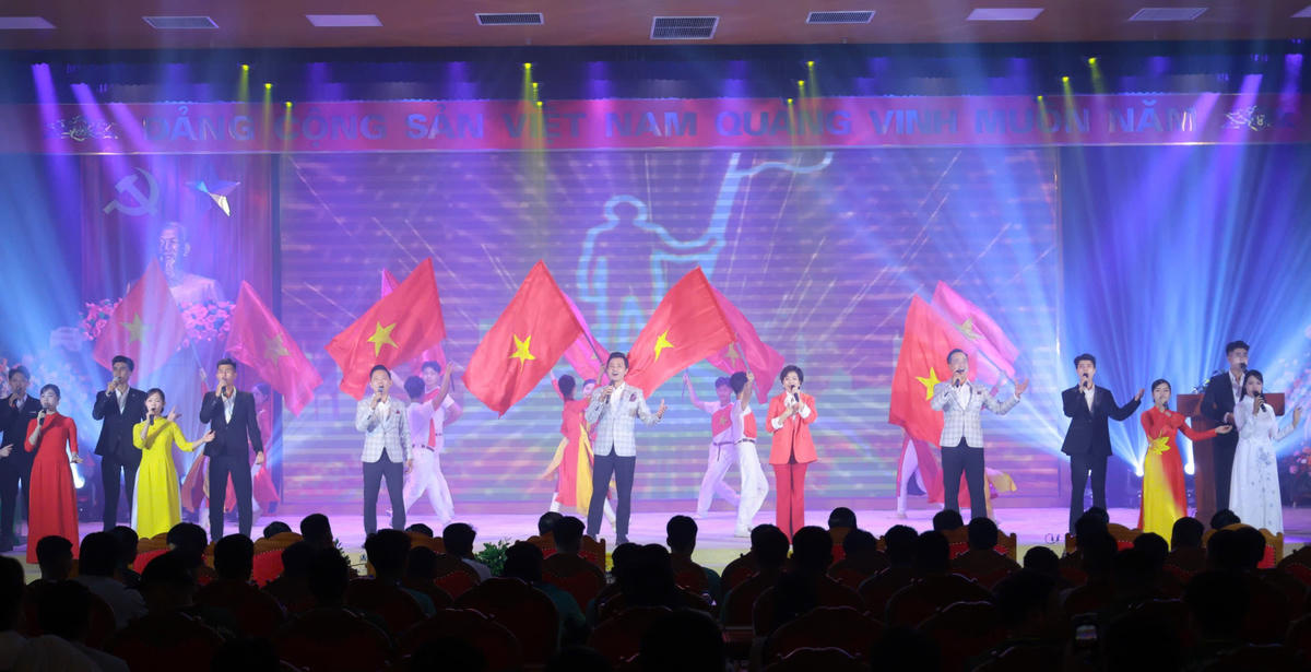 Chương trình nghệ thuật chào mừng Lễ ra mắt. Ảnh: TNGOP.