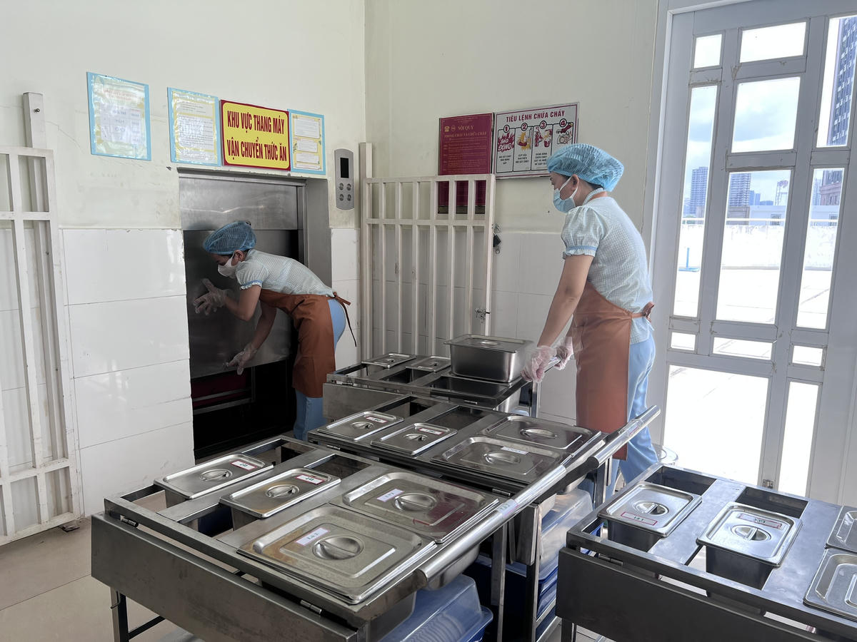 Một suất ăn an toàn đòi hỏi sự tham gia cả một chuỗi cung ứng thực phẩm. Ảnh: S.X