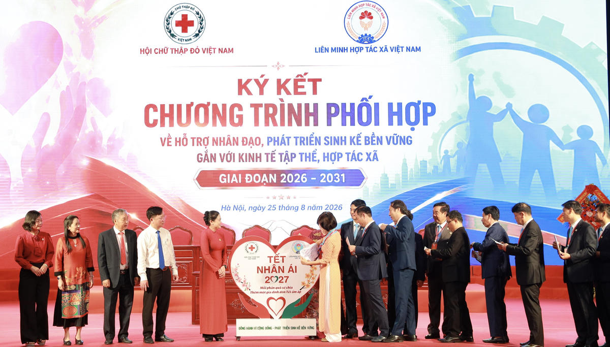 Các đại biểu tham gia ủng hộ chương trình "Tết Nhân ái 2027. Ảnh: PV
