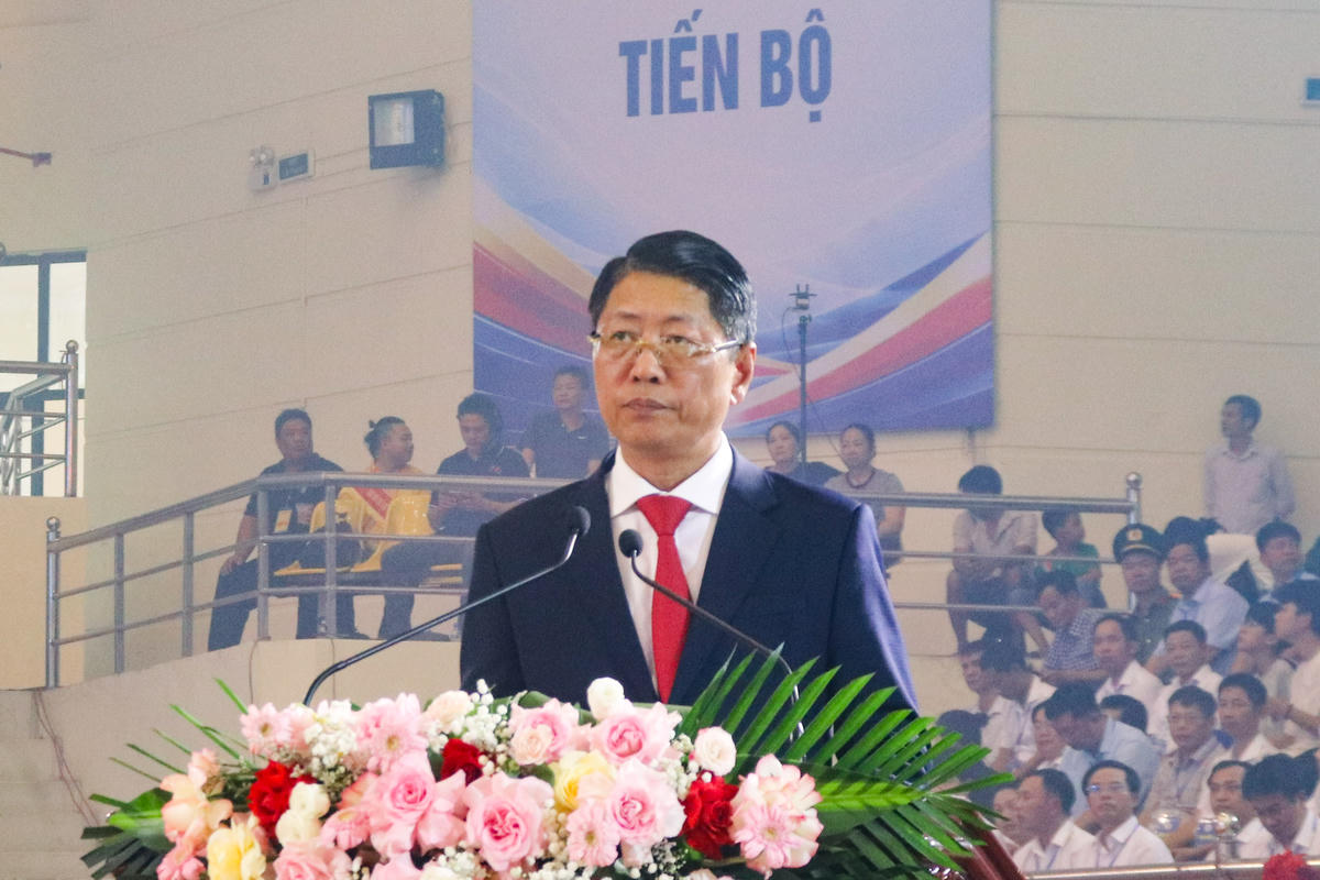 Phó Chủ tịch Thường trực UBND tỉnh Trần Song Tùng phát biểu tại lễ khai mạc. Ảnh: Đình Minh