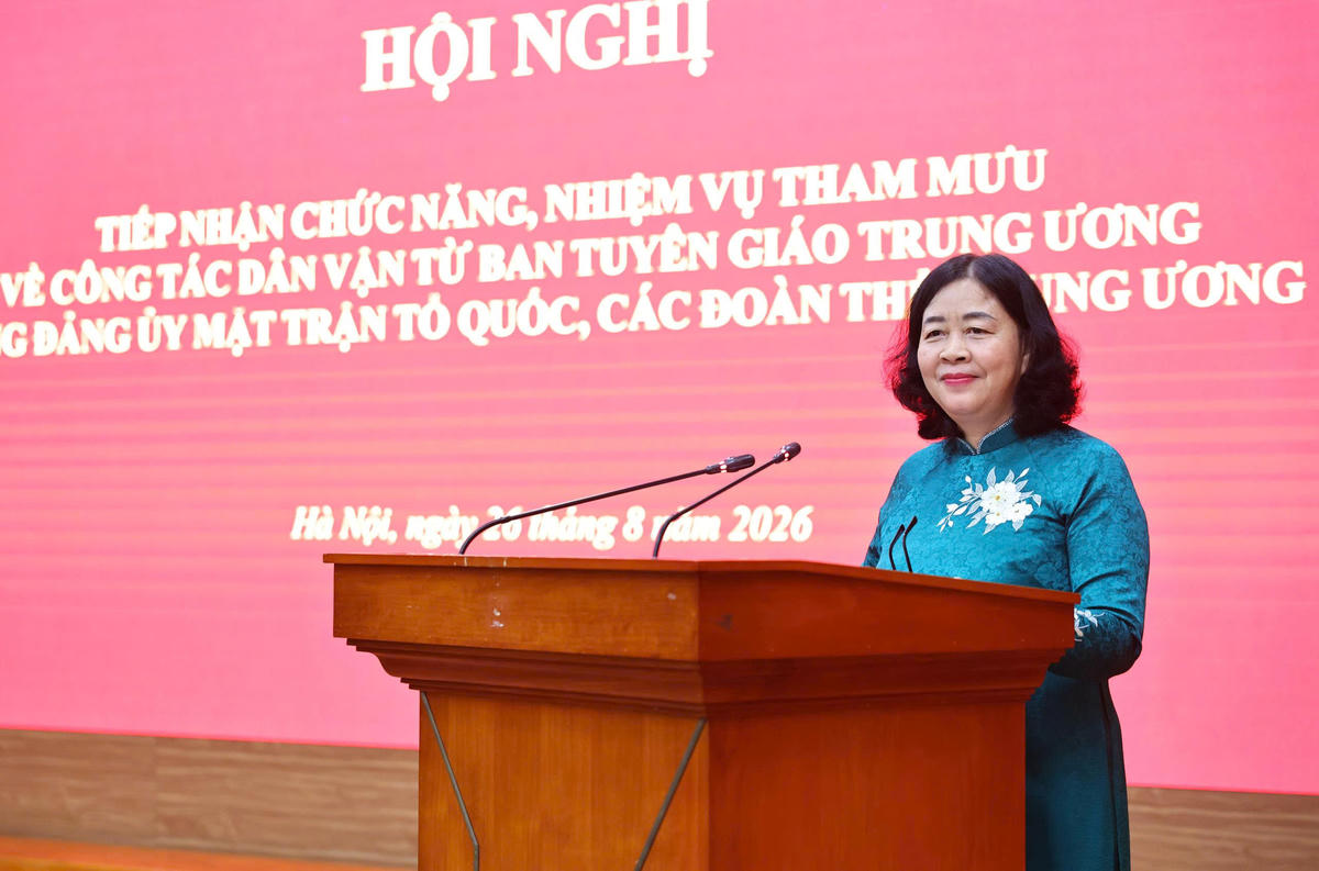 Bí thư Đảng ủy MTTQ, các đoàn thể Trung ương, Chủ tịch Ủy ban Trung ương MTTQ Việt Nam Bùi Thị Minh Hoài phát biểu tại Hội nghị. Ảnh: Minh Đức.