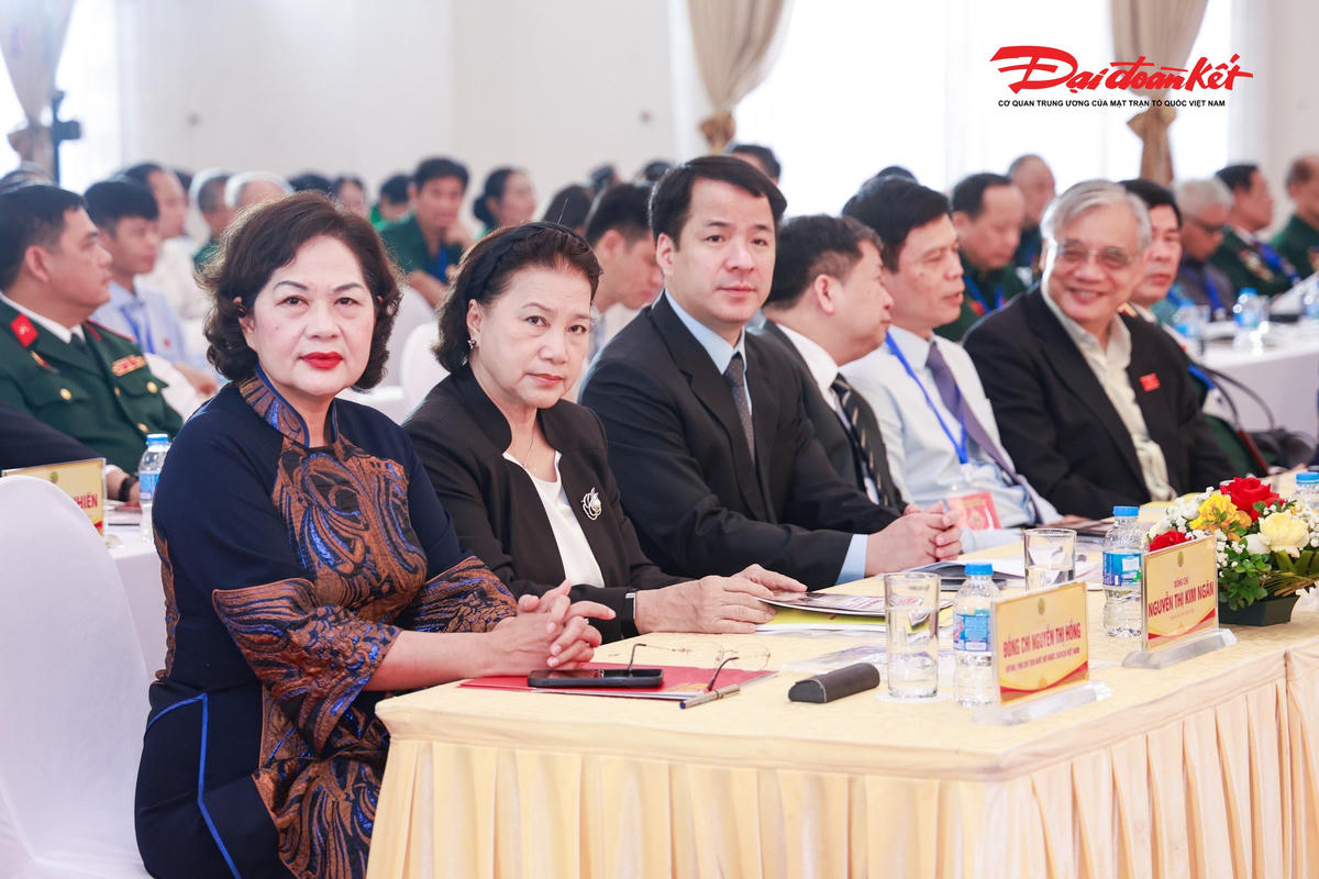 Phó Chủ tịch Quốc hội Nguyễn Thị Hồng, nguyên Chủ tịch Quốc hội Nguyễn Thị Kim Ngân, ông Ngô Văn Cương, Phó Bí thư chuyên trách Đảng ủy MTTQ, các đoàn thể Trung ương tham dự Đại hội. Ảnh: Quang Vinh.