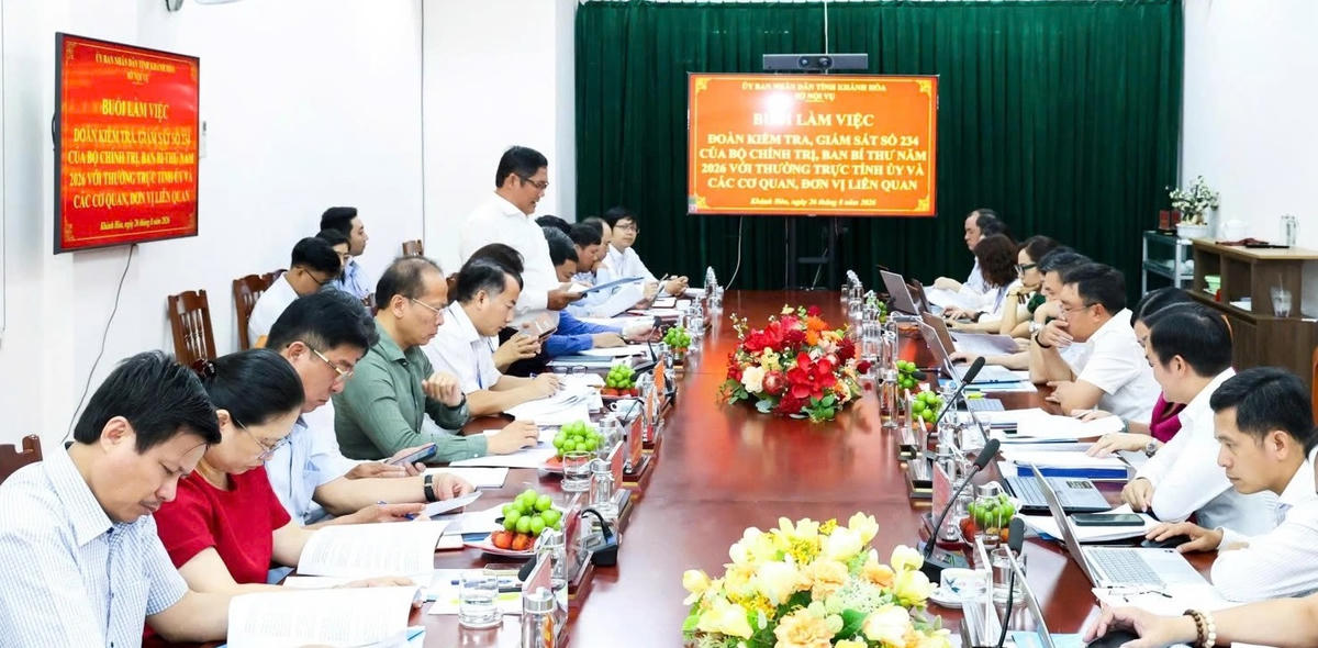 Quang cảnh buổi làm việc.