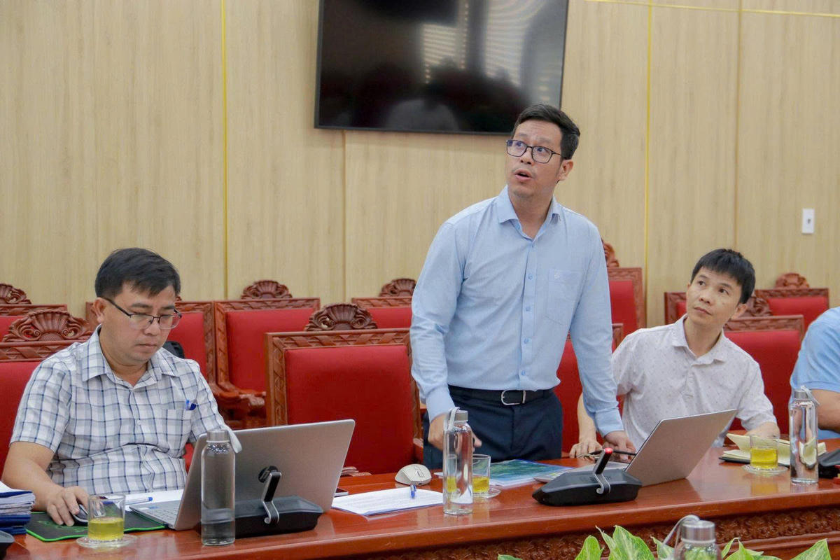 Các đại biểu trình bày buổi làm việc. Ảnh: BT.