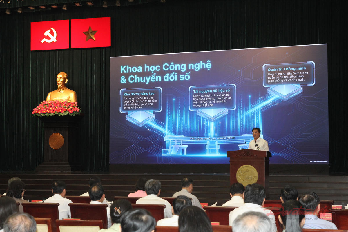 Phó Chủ tịch UBND TPHCM Nguyễn Mạnh Cường phát biểu thông tin nội dung cốt lõi Luật Phát triển đô thị. Ảnh: TL