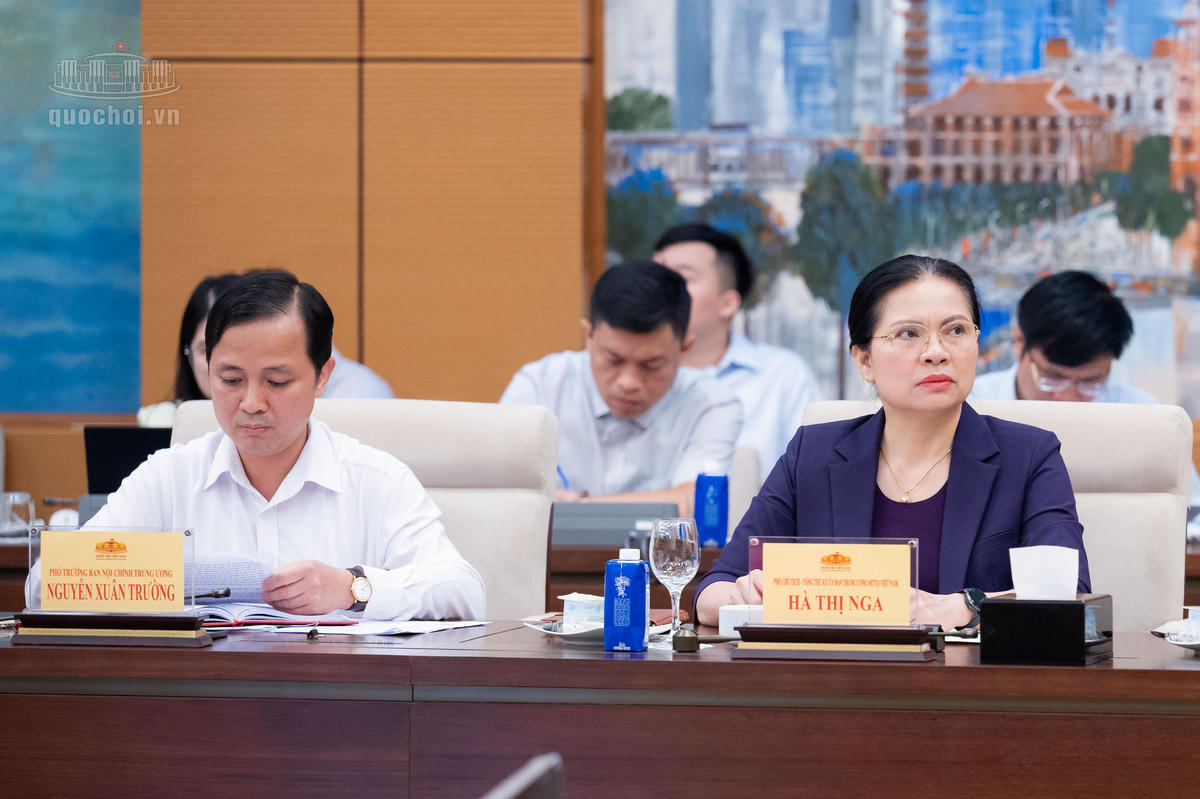 Phó Chủ tịch-Tổng Thư ký UBTƯ MTTQ Việt Nam Hà Thị Nga tham dự phiên họp
