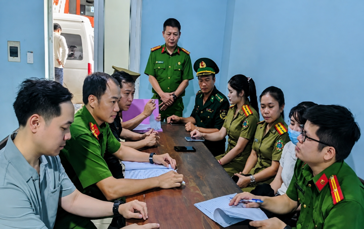 Phòng Cảnh sát hình sự phối hợp với lực lượng chức năng nước bạn Lào, Bộ đội biên phòng Hà Tĩnh bắt giữ thành công đối tượng truy nã đặc biệt nguy hiểm Hoàng Thuỳ Linh. Ảnh: CAHT