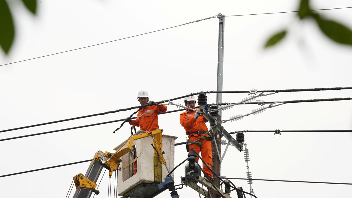 EVNHCMC yêu cầu các đơn vị trực thuộc không thực hiện các thao tác trên lưới điện làm mất điện của khách hàng trong thời gian nghỉ lễ.