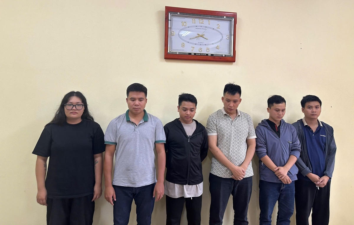Các đối tượng trong vụ án tại cơ quan công an.