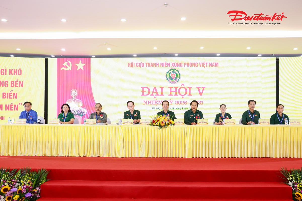 Đoàn Chủ tịch chủ trì Đại hội. Ảnh: Quang Vinh.