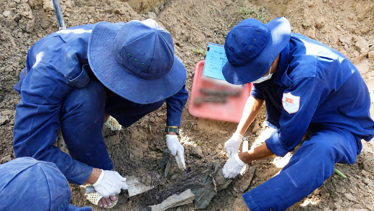 Đội K92 tìm kiếm, quy tập hài cốt liệt sĩ tại ấp Rẫy Mới, xã Kiên Lương, tỉnh An Giang.  Ảnh: Phương Vũ