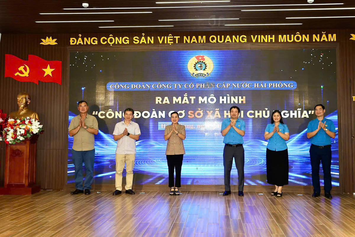 Lễ ra mắt mô hình “Công đoàn cơ sở xã hội chủ nghĩa” tại Công ty CP Cấp nước Hải Phòng. Ảnh: MD.