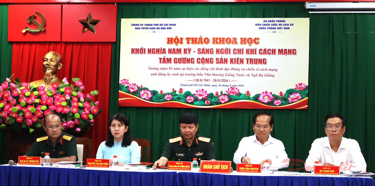 Ban chủ trì hội thảo khoa học. Ảnh: Thành Luân.