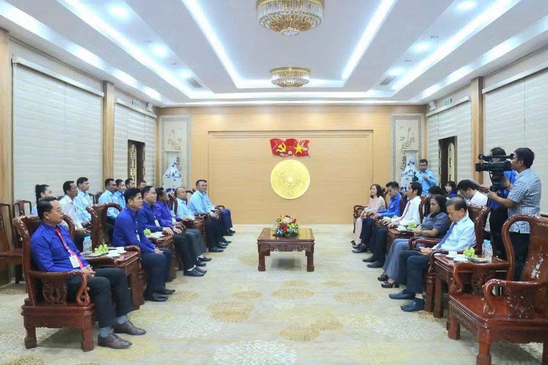 Quang cảnh buổi chào xã giao. Ảnh: ĐS.