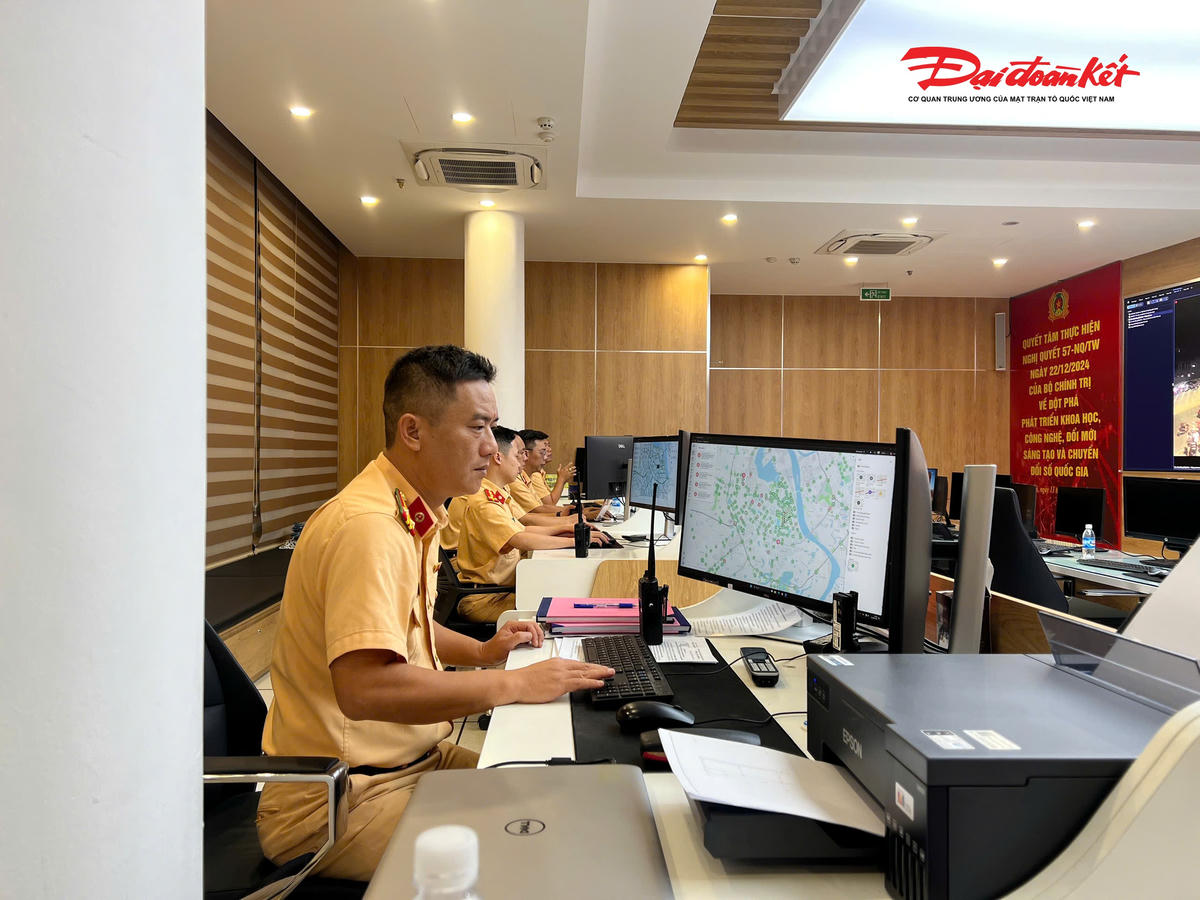 Việt Nam lên ngôi vô địch ASEAN Cup 2026: Cổ động viên Hà Nội 'đi bão' xuyên đêm