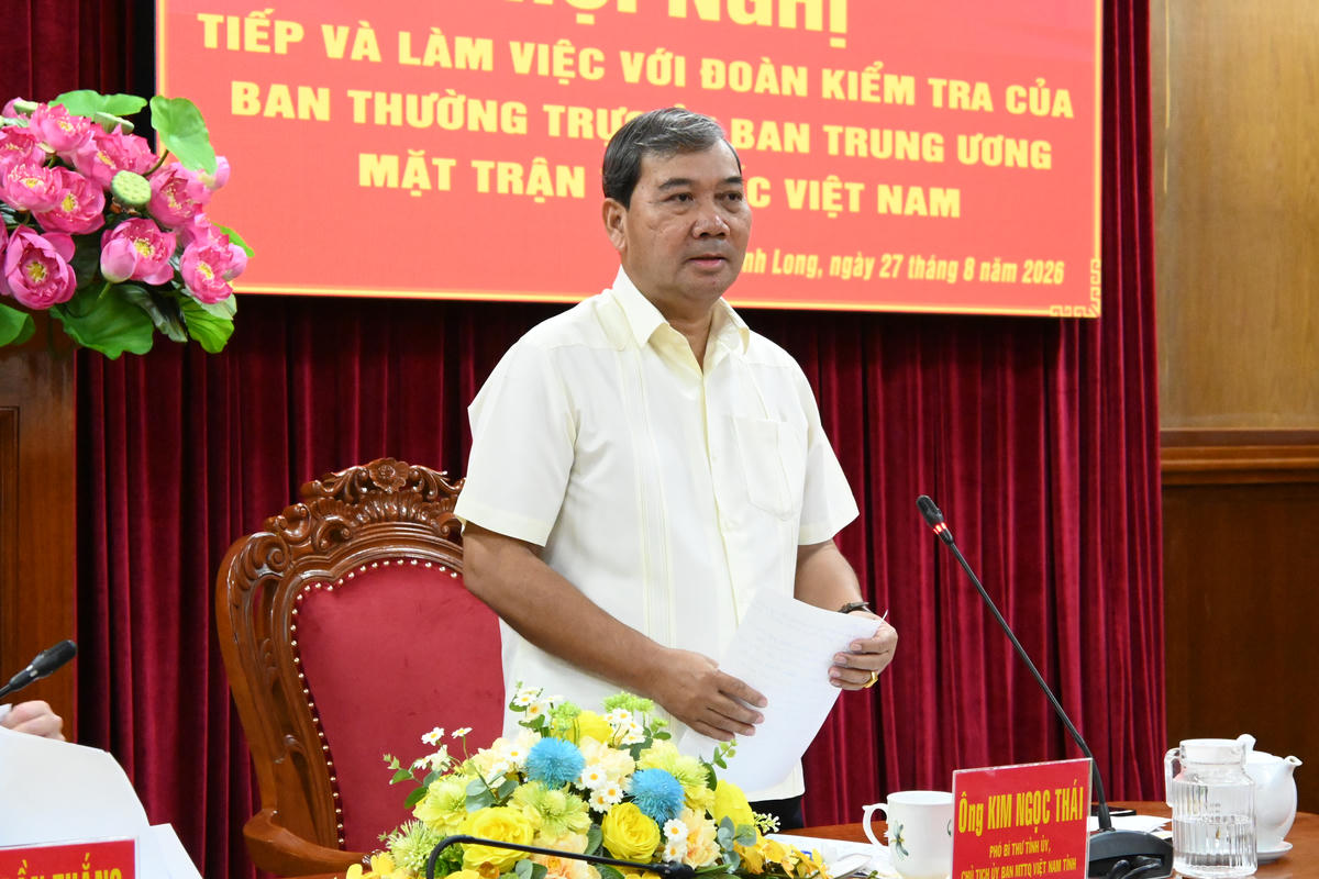 Ông Kim Ngọc Thái, Phó Bí thư Tỉnh ủy, Chủ tịch Ủy ban MTTQ Việt Nam tỉnh Vĩnh Long phát biểu tại hội nghị. Ảnh Thanh Lâm