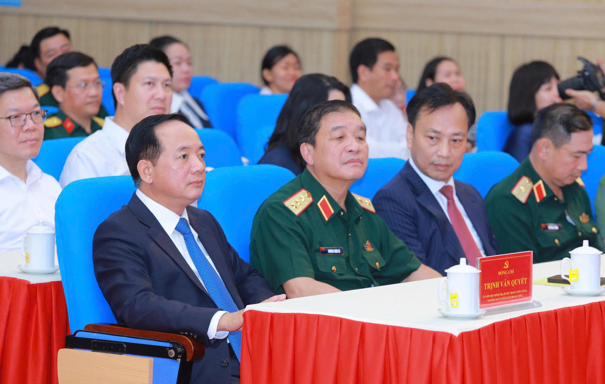 Trưởng ban Tuyên giáo Trung ương Trịnh Văn Quyết dự lễ bế mạc hội thi. Ảnh: Minh Hiếu