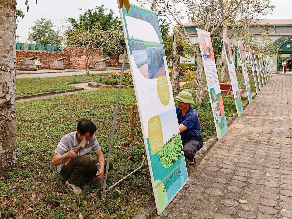 Hoạt động tuyên truyền trực quan tại di sản thành nhà Hồ đang được triển khai tích cực. Ảnh: Đình Minh