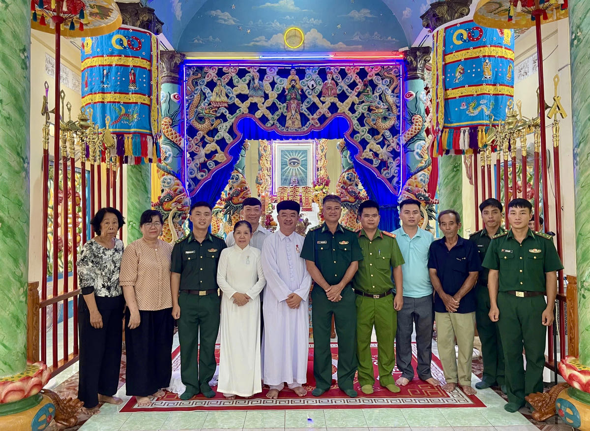 TPHCM: Thăm, tặng quà đồng bào tôn giáo vùng biên giới biển
