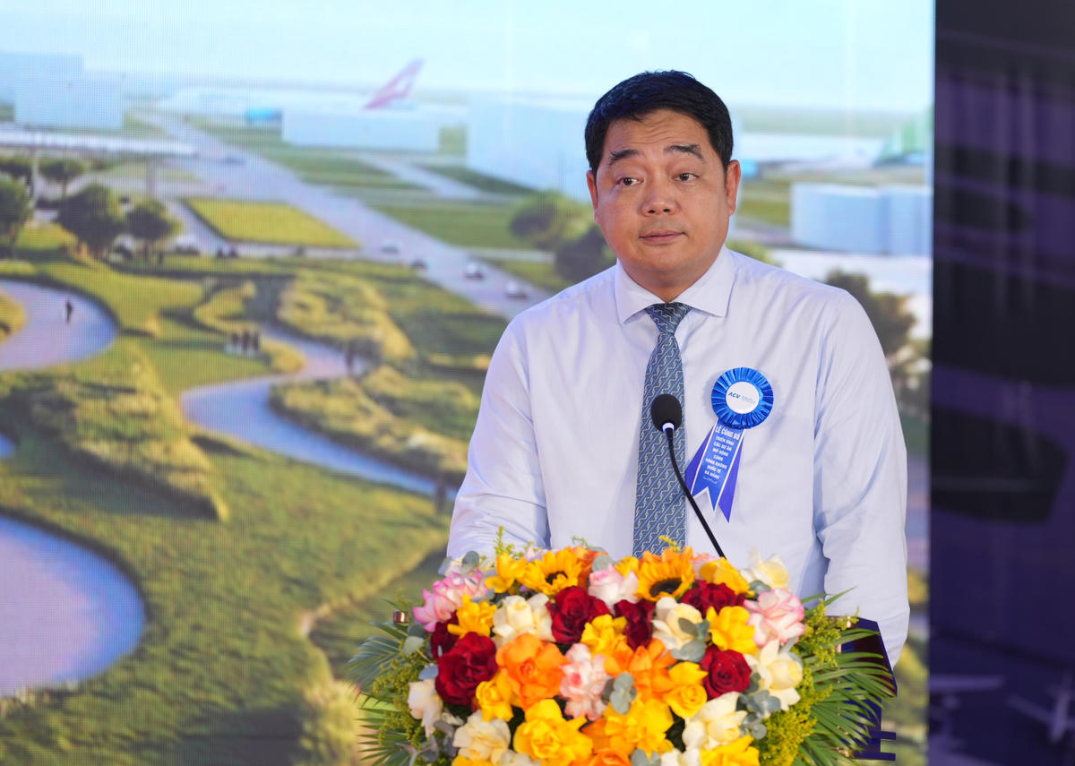 Quyền Tổng Giám đốc ACV Nguyễn Đức Hùng: "Các dự án khẳng định vai trò chủ lực của ACV trong đầu tư, phát triển hạ tầng hàng không quốc gia, góp phần kết nối, thúc đẩy đầu tư, du lịch, thương mại, phát triển kinh tế xã hội miền Trung. Ảnh: Nguyễn Tú.