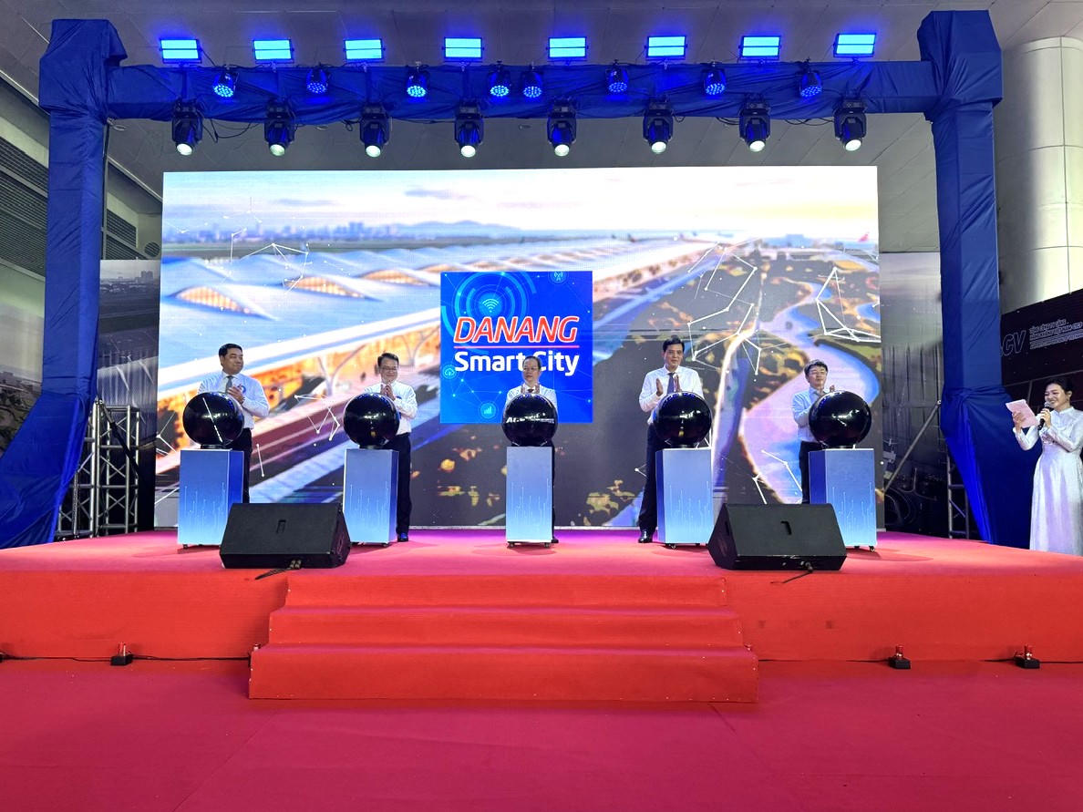Việc đồng thời nâng cấp nhà ga, sân đỗ và trải nghiệm số, các dự án Cảng hàng không quốc tế Đà Nẵng hình thành hạ tầng hàng không hiện đại, đồng bộ và lấy hành khách làm trung tâm. Ảnh: Nguyễn Tú.