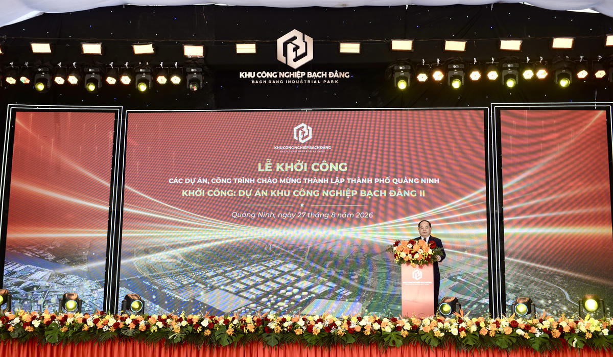 Bí thư Tỉnh ủy Quảng Ninh Quản Minh Cường phát biểu tại lễ khởi công Dự án Đầu tư kinh doanh cơ sở hạ tầng KCN Bạch Đằng II. Ảnh: Ngọc Anh.