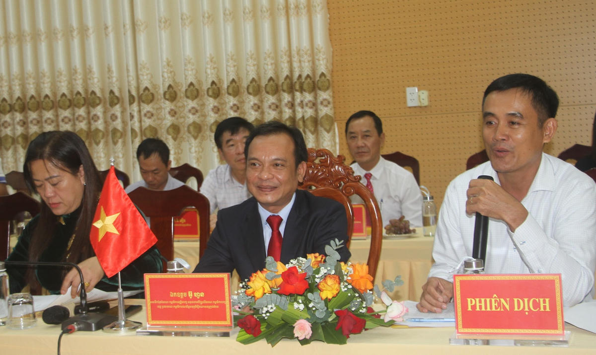 Ông U Huấn, Phó Bí thư Thường trực Tỉnh ủy, Chủ tịch Ủy ban MTTQ Việt Nam tỉnh Quảng Ngãi phát biểu tại hội nghị. Ảnh: Tấn Thành.