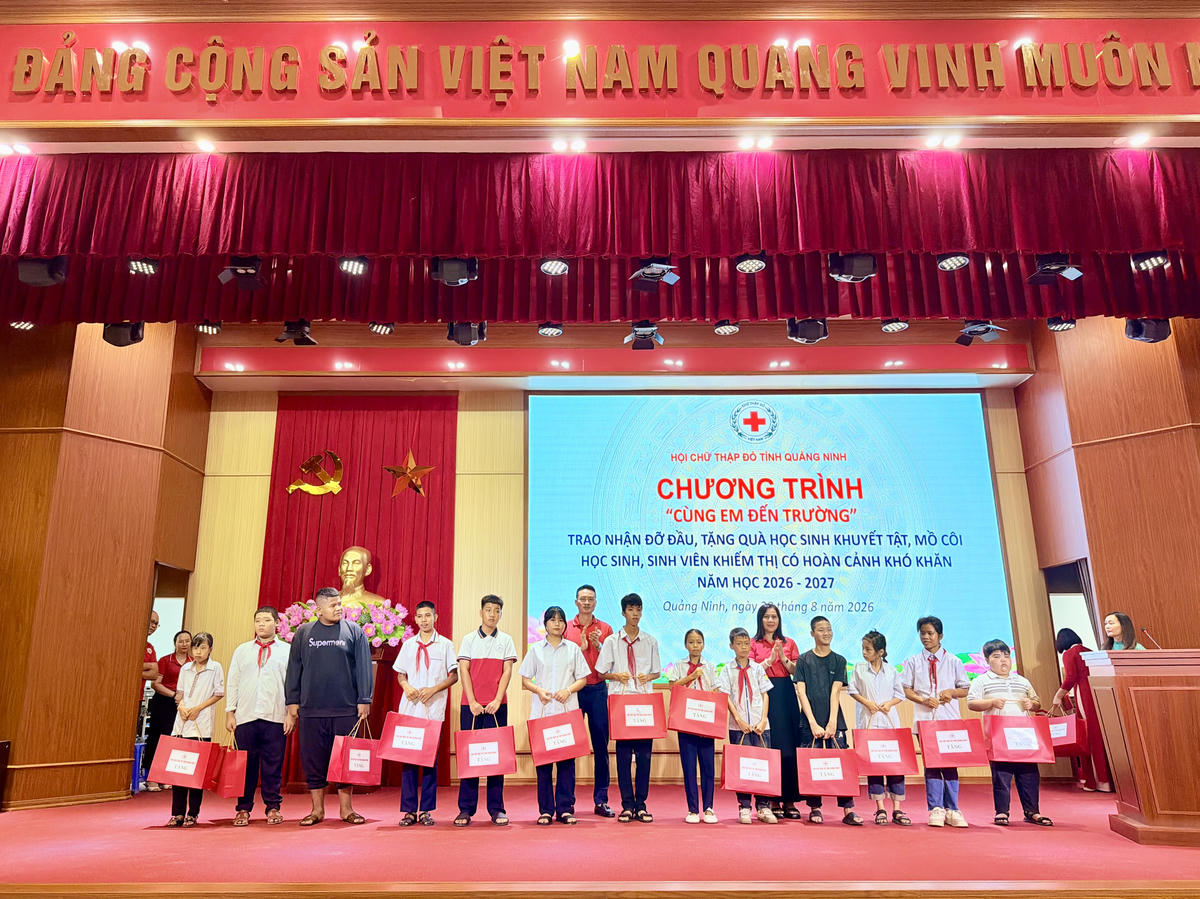 Quảng Ninh: “Cùng em đến trường” trao yêu thương, tiếp sức cho học sinh vào năm học mới
