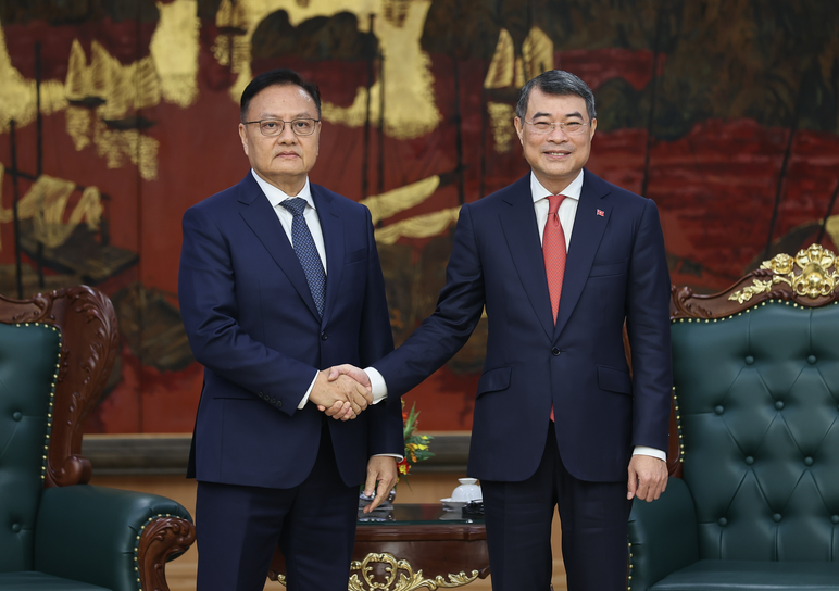 Thủ tướng tiếp Phó Thủ tướng, Bộ trưởng Bộ Tài chính Lào 