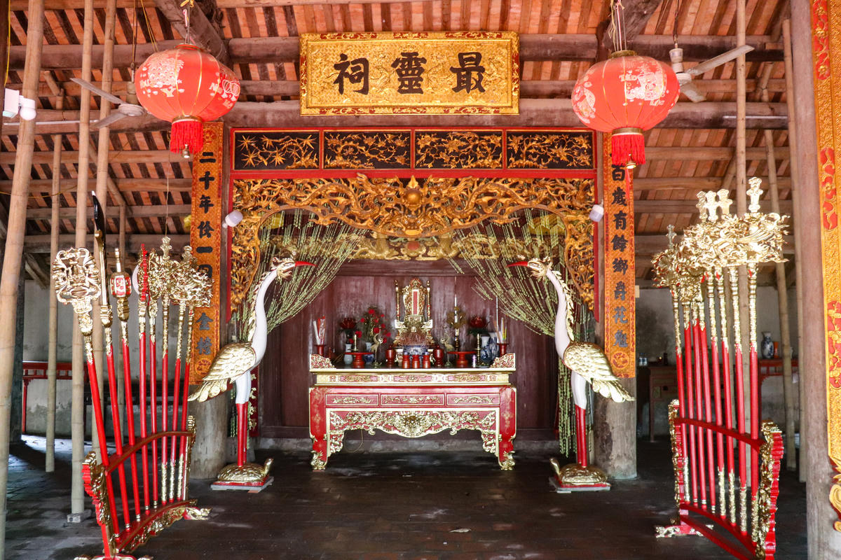 Nếu không được tu bổ kịp thời, đình Bái Sơn có nguy cơ sập đổ. Ảnh: Đình Minh