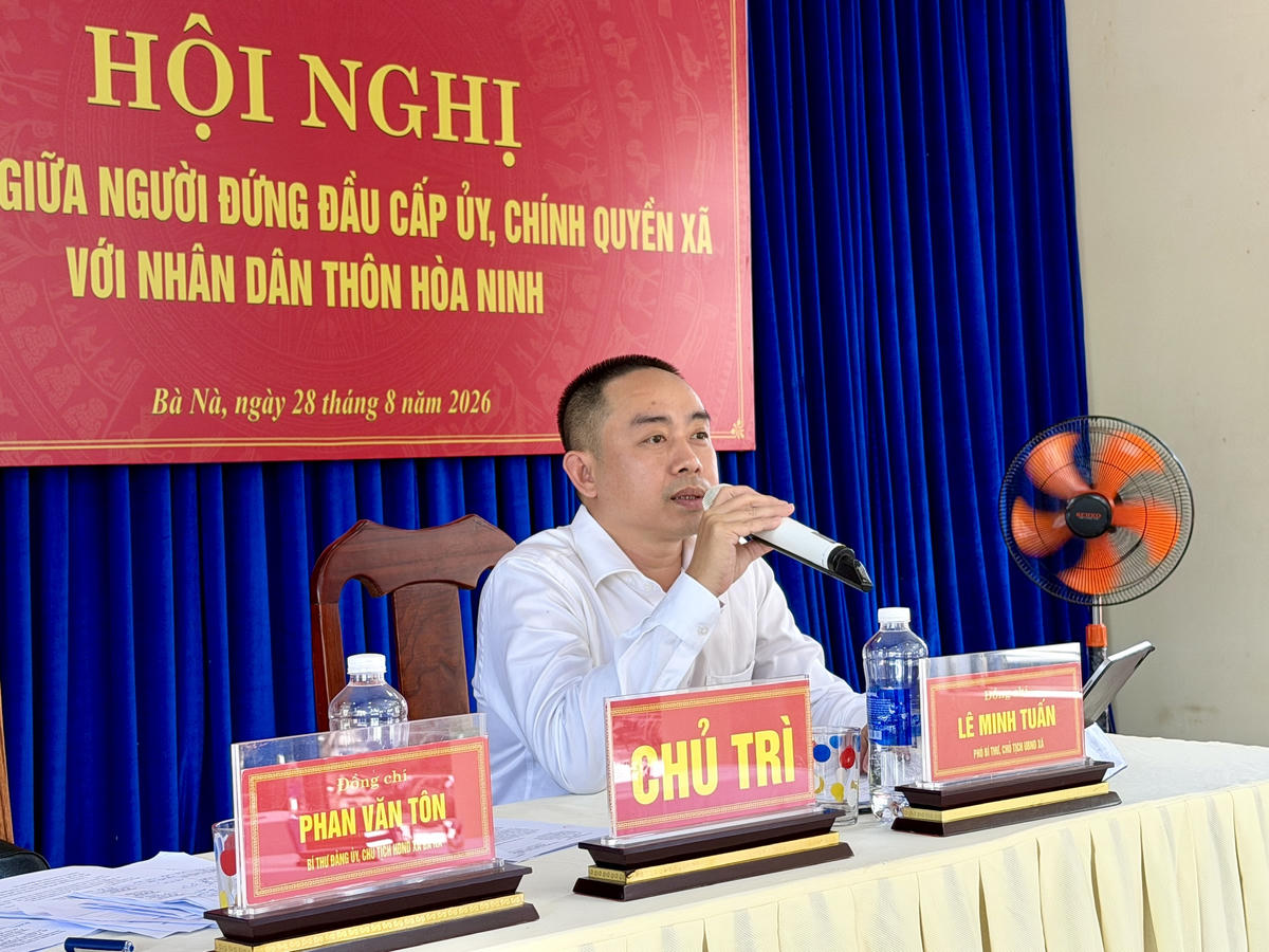 Ông Lê Minh Tuấn, Chủ tịch UBND xã Bà Nà nêu các giải pháp đảm bảo quyền lợi người dân trong công tác giải phóng mặt bằng. Ảnh: Nguyễn Tú.