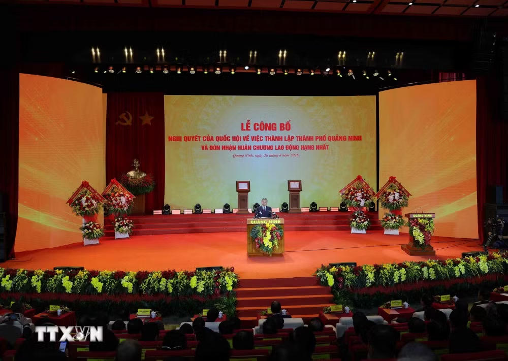 ttxvn-tong-bi-thu-chu-tich-nuoc-du-le-cong-bo-nghi-quyet-cua-quoc-hoi-ve-viec-thanh-lap-thanh-pho-quang-ninh-13.jpg