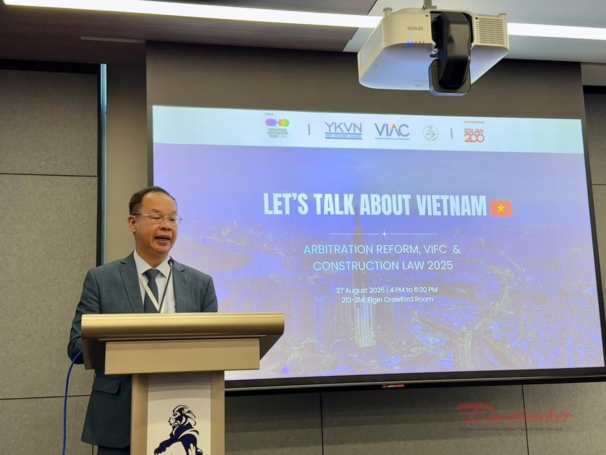 Ông Nguyễn Nam Trung, Chủ tịch Hội Pháp luật Xây dựng Việt Nam phát biểu tại hội thảo thuộc Tuần lễ Công ước Singapore 2026. Ảnh: VIAC cung cấp.