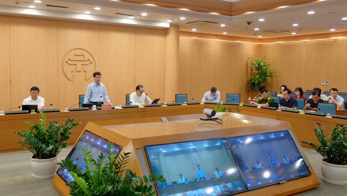 Phó Chủ tịch UBND TP Hà Nội Bùi Duy Cường chủ trì cuộc họp.