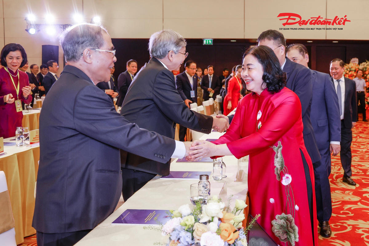 Chủ tịch Ủy ban Trung ương MTTQ Việt Nam Bùi Thị Minh Hoài và các đại biểu tham dự Đại hội. Ảnh: Quang Vinh.