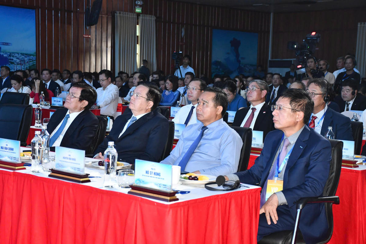 Các đại biểu lãnh đạo, nguyên lãnh đạo của Đảng, Nhà nước tham dự hội nghị. Ảnh: Q.Vinh.