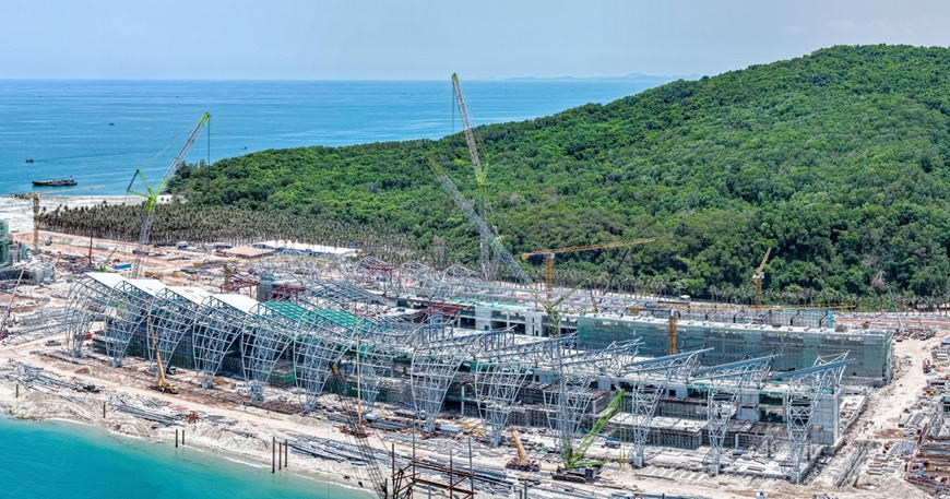 Trung tâm Hội nghị APEC bước vào giai đoạn thi công hoàn thiện. Nguồn: HPG.