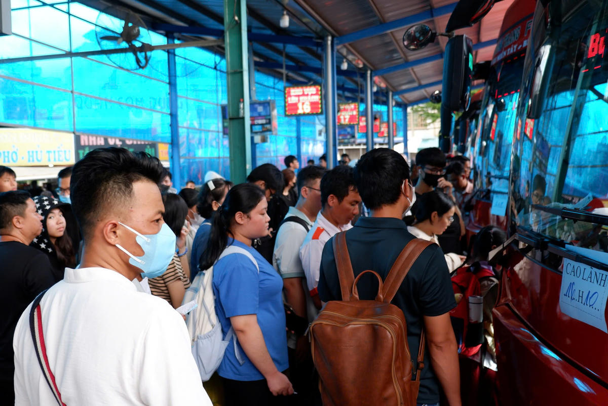 Theo kế hoạch, ngày hôm nay sẽ có khoản 60.000 lượt hành khách qua Bến xe miền Tây. Ảnh: Đ.Xá.