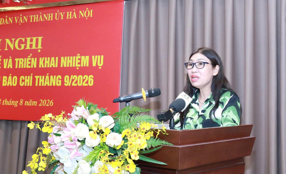 Bà Nguyễn Thị Bích Liên - Phó Giám đốc Bảo hiểm xã hội TP Hà Nội thông tin tại họp báo.