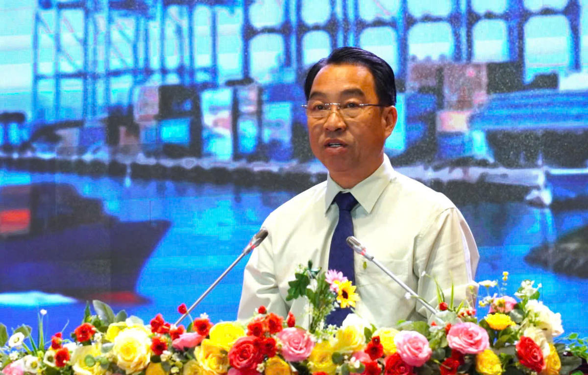 Chủ tịch UBND tỉnh Cà Mau Lữ Quang Ngời phát biểu khai mạc Hội nghị. Ảnh Nguyên Du