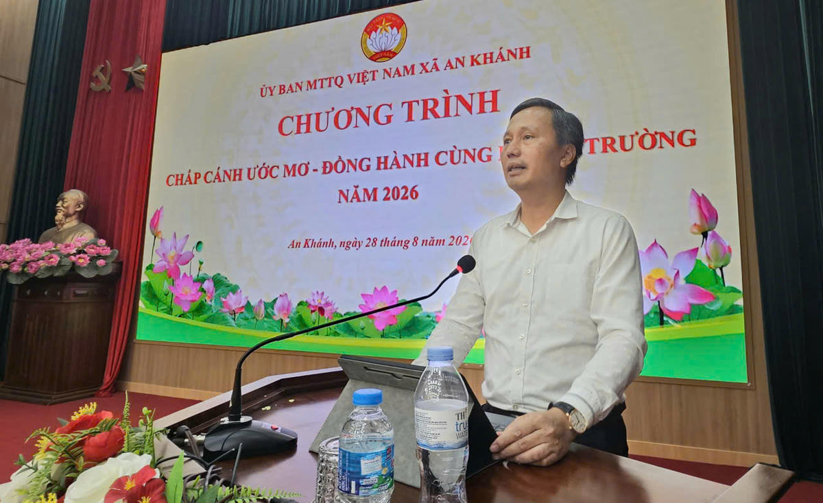 Ông Tạ Văn Thắng, Ủy viên Ban Thường vụ Đảng ủy, Chủ tịch Ủy ban MTTQ Việt Nam xã An Khánh, Trưởng Ban Vận động Quỹ “Vì người nghèo” phát biểu tại chương trình. Ảnh: Đạt Lê
