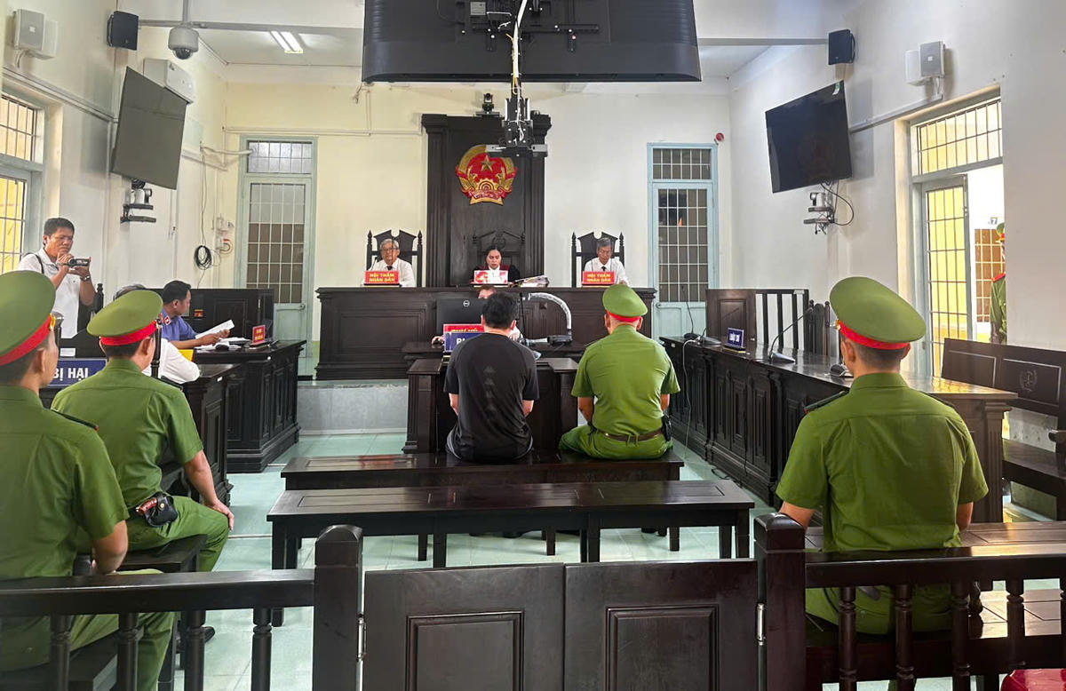 Quang cảnh phiên tòa xét xử bị cáo Nguyễn Văn Bảo Trung tại Tòa án nhân dân Khu vực 4, tỉnh Vĩnh Long. (Ảnh: Thanh Lâm)