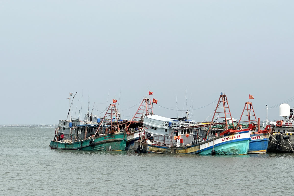 Cảnh sát biển phát hiện 3 tàu cá có dấu hiệu vượt ranh giới, sang vùng biển nước ngoài