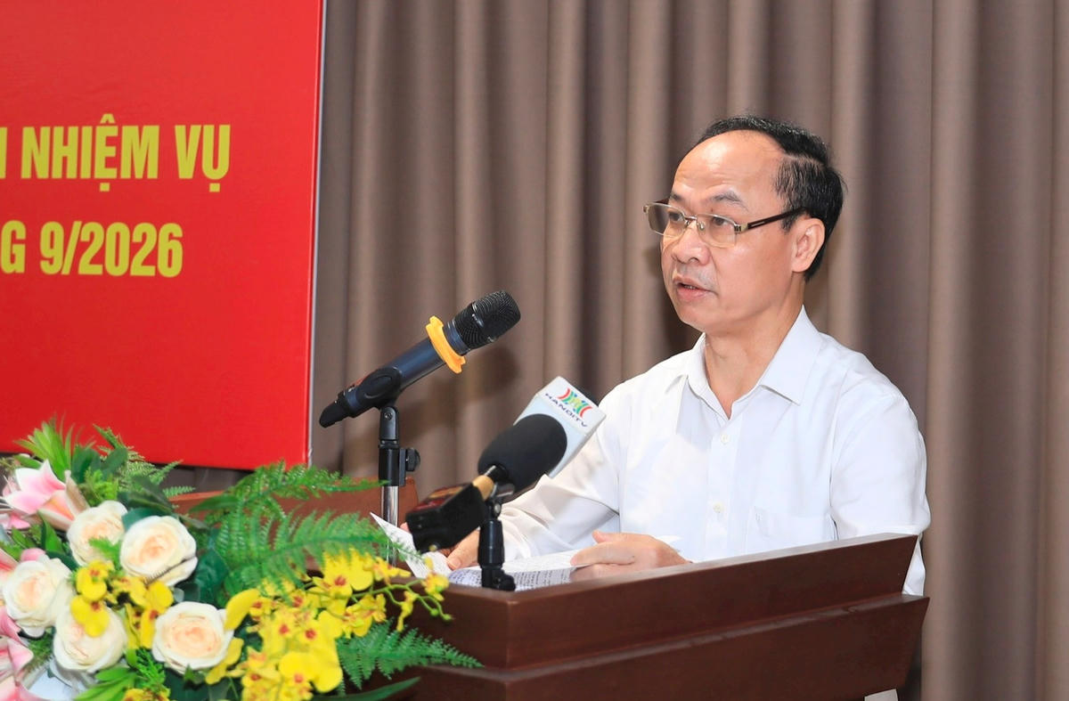Phó Giám đốc Sở Giáo dục và Đào tạo Nguyễn Quang Tuấn thông tin tại họp báo.