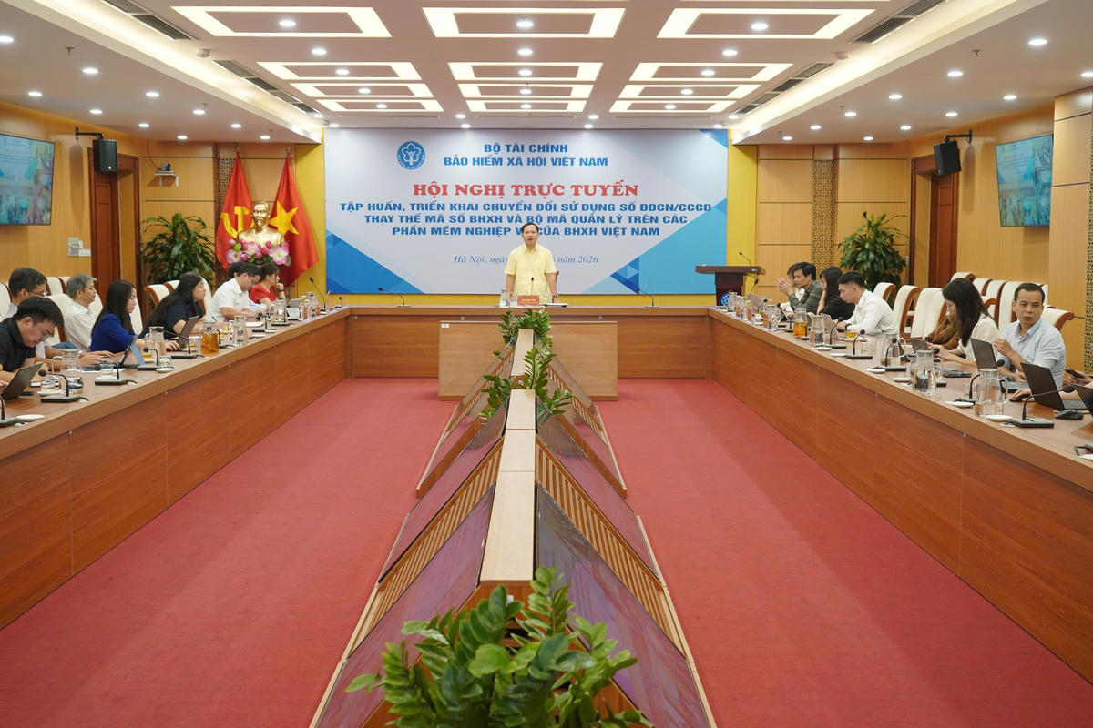 Để triển khai hiệu quả việc chuyển đổi ngày 27/8, BHXH Việt Nam tổ chức Hội nghị trực tuyến tập huấn, triển khai chuyển đổi sử dụng số định danh cá nhân/căn cước công dân thay thế mã số BHXH và bộ mã quản lý trên các phần mềm nghiệp vụ. Ảnh: Ngọc Yến.